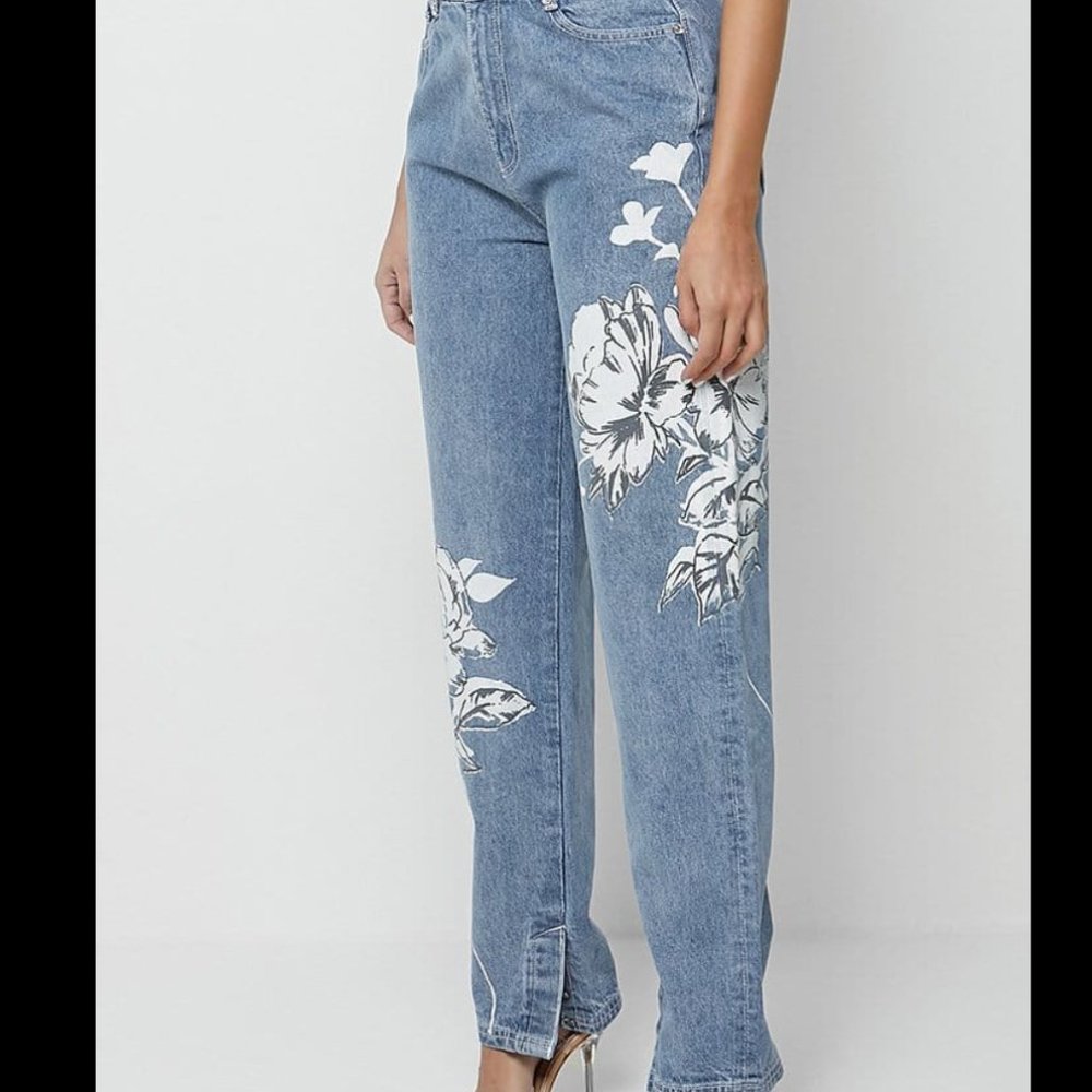 Maniere De Voir  FLOWER PRINT MOM JEANS - MID BLUE